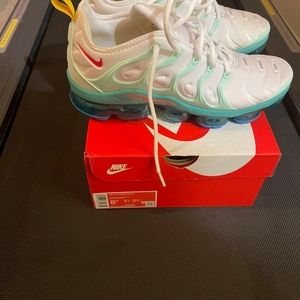 Nike VaporMax plus White/Siren red/ Mint Foam 8.5